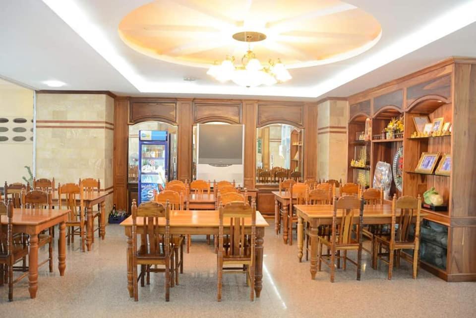 Submukda Phoomplace Hotel Мукдахан Екстериор снимка