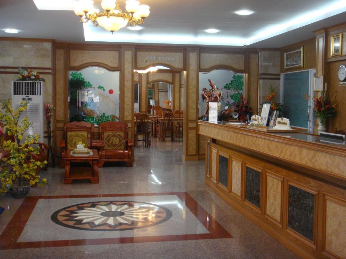 Submukda Phoomplace Hotel Мукдахан Екстериор снимка