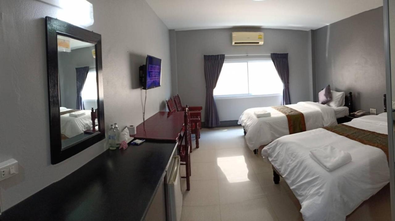 Submukda Phoomplace Hotel Мукдахан Екстериор снимка
