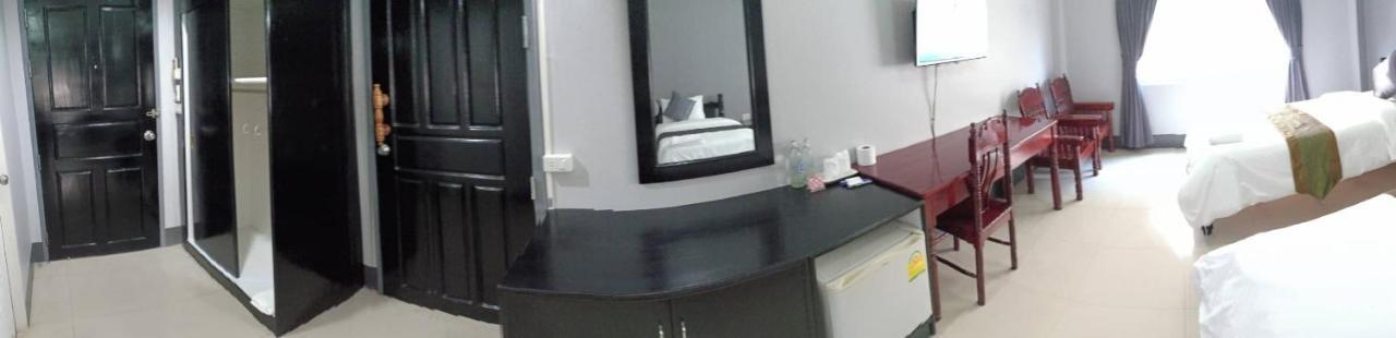 Submukda Phoomplace Hotel Мукдахан Екстериор снимка