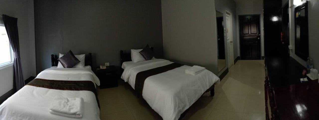 Submukda Phoomplace Hotel Мукдахан Екстериор снимка