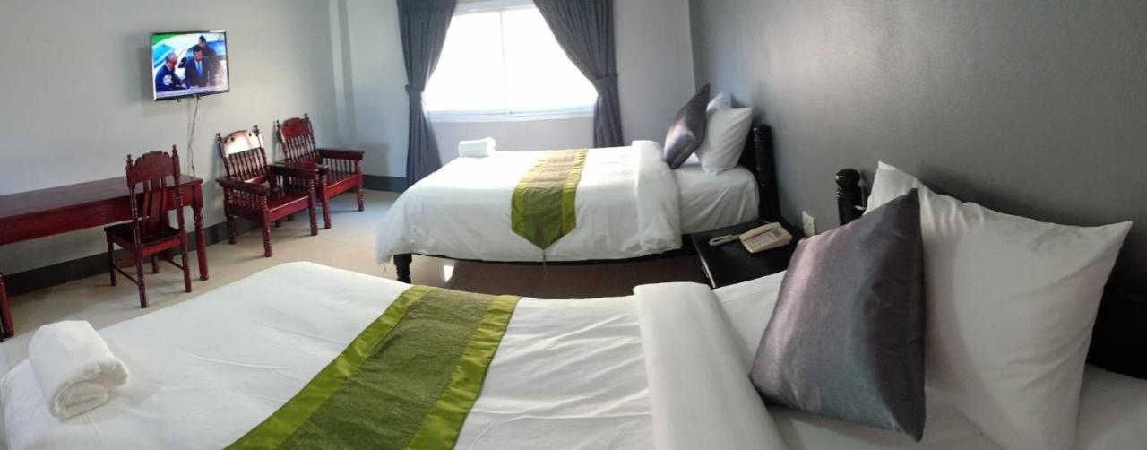 Submukda Phoomplace Hotel Мукдахан Екстериор снимка