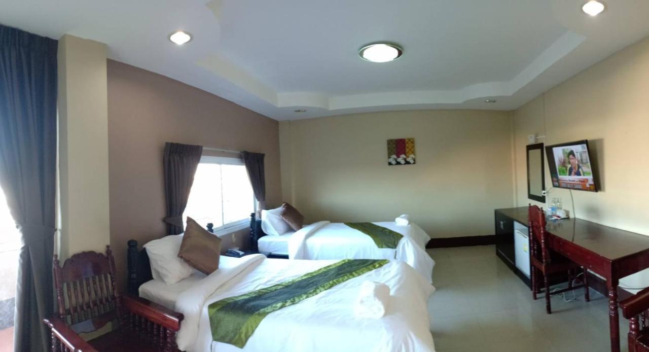 Submukda Phoomplace Hotel Мукдахан Екстериор снимка