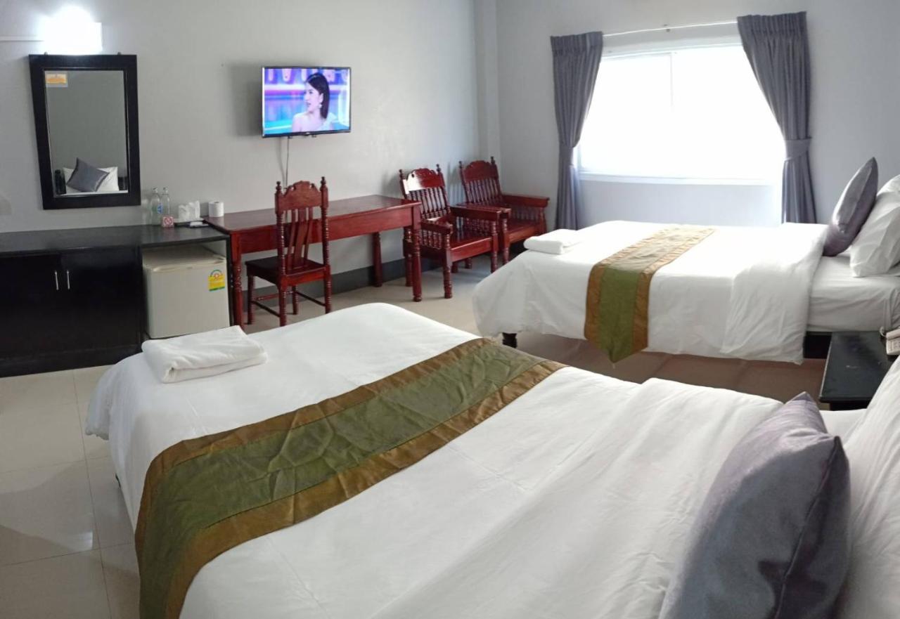 Submukda Phoomplace Hotel Мукдахан Екстериор снимка