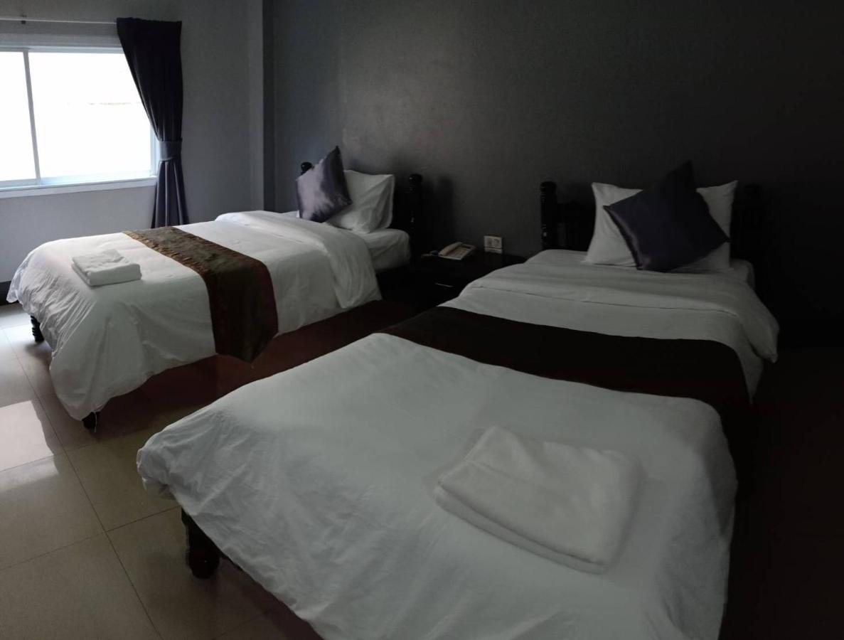 Submukda Phoomplace Hotel Мукдахан Екстериор снимка