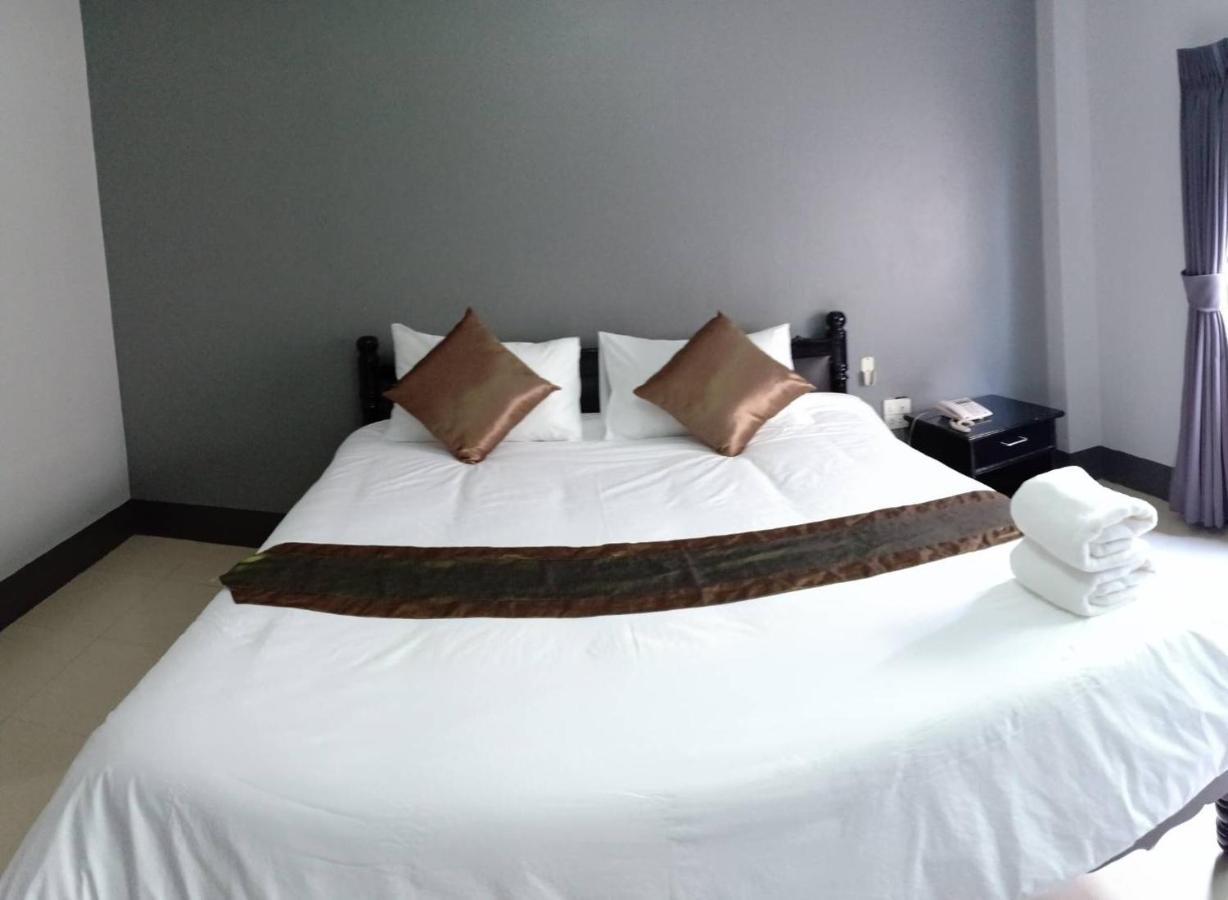 Submukda Phoomplace Hotel Мукдахан Екстериор снимка