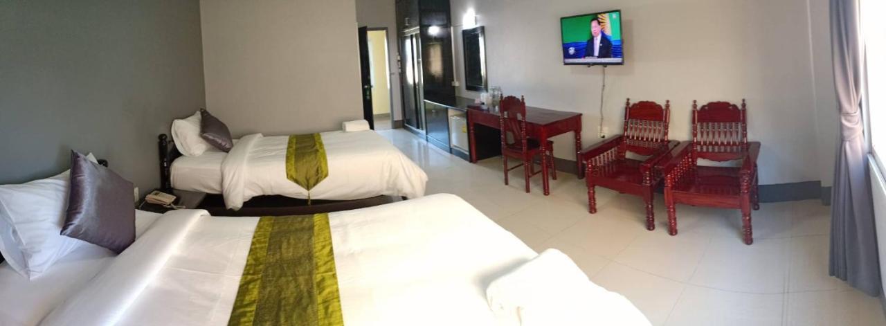 Submukda Phoomplace Hotel Мукдахан Екстериор снимка