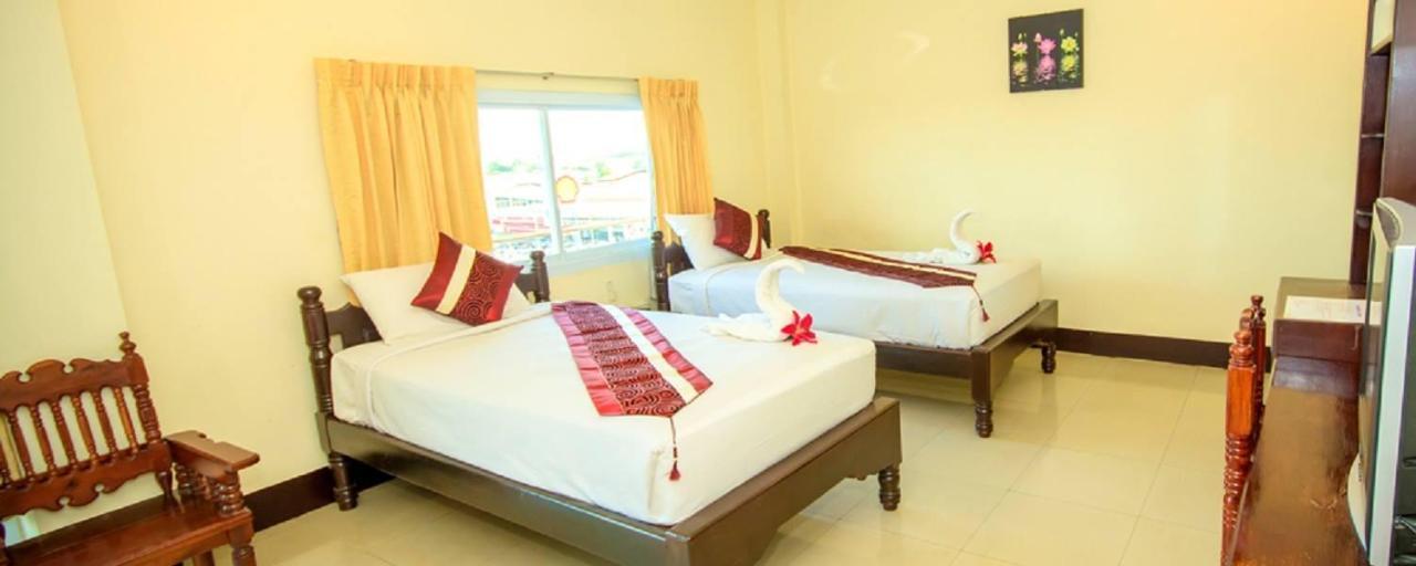 Submukda Phoomplace Hotel Мукдахан Екстериор снимка