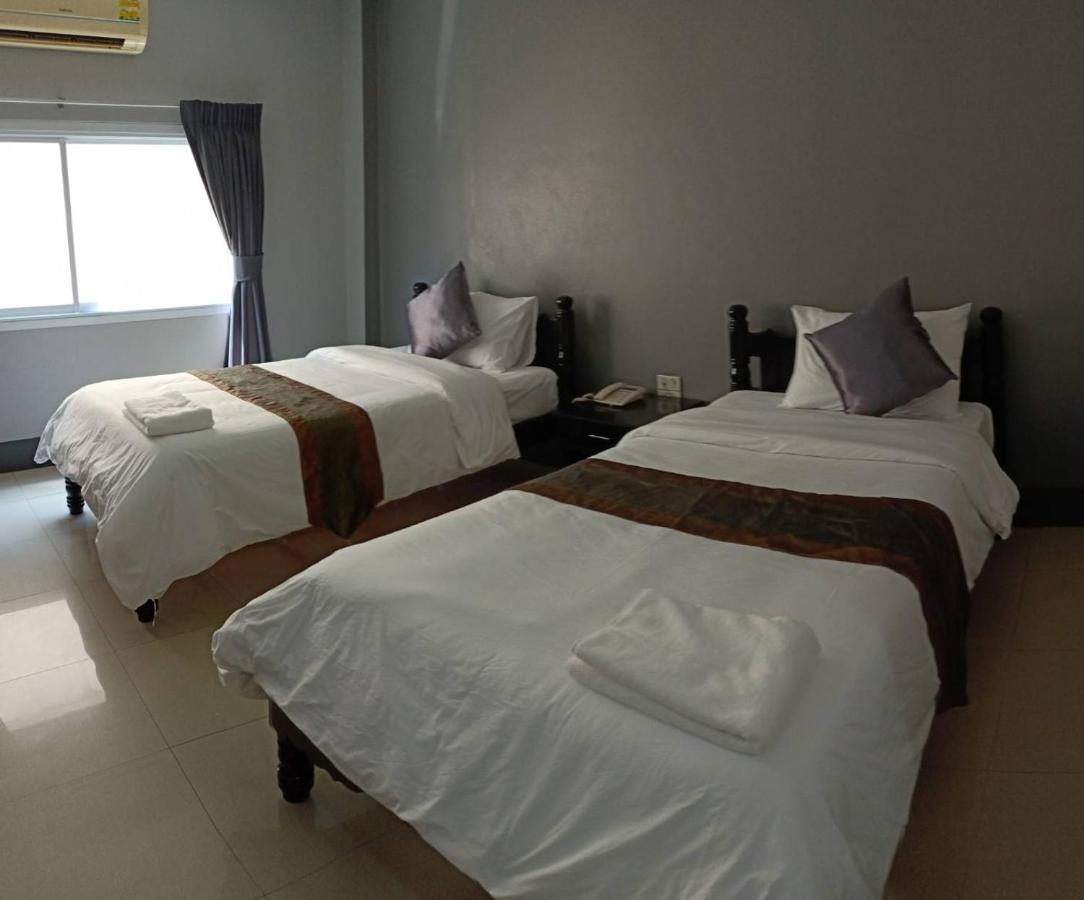Submukda Phoomplace Hotel Мукдахан Екстериор снимка