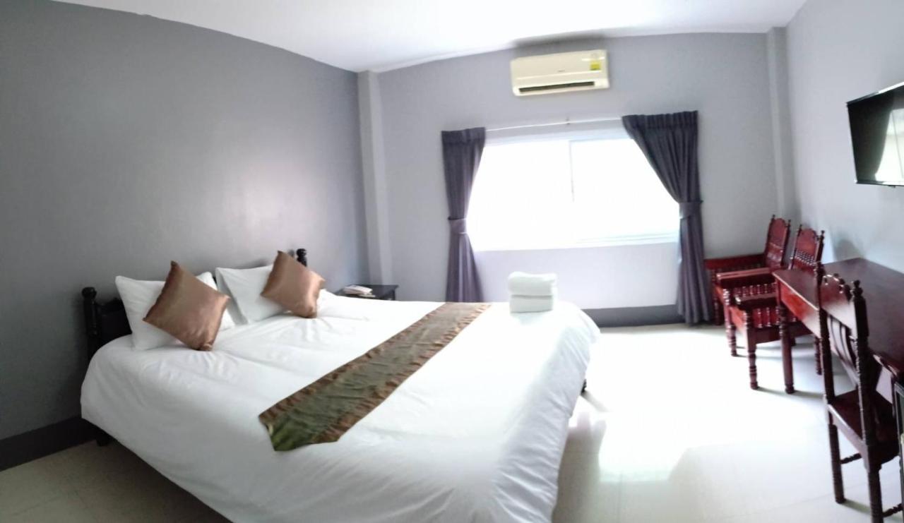 Submukda Phoomplace Hotel Мукдахан Екстериор снимка