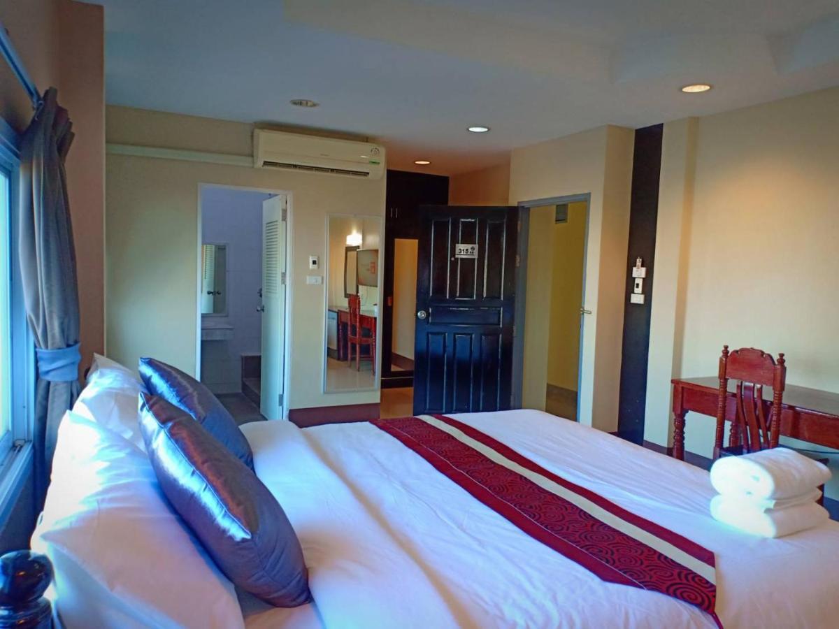 Submukda Phoomplace Hotel Мукдахан Екстериор снимка