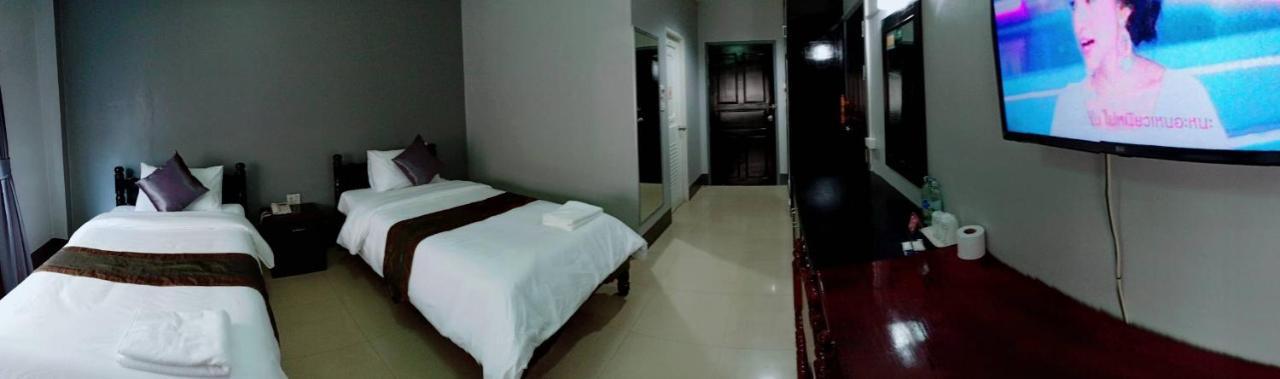 Submukda Phoomplace Hotel Мукдахан Екстериор снимка