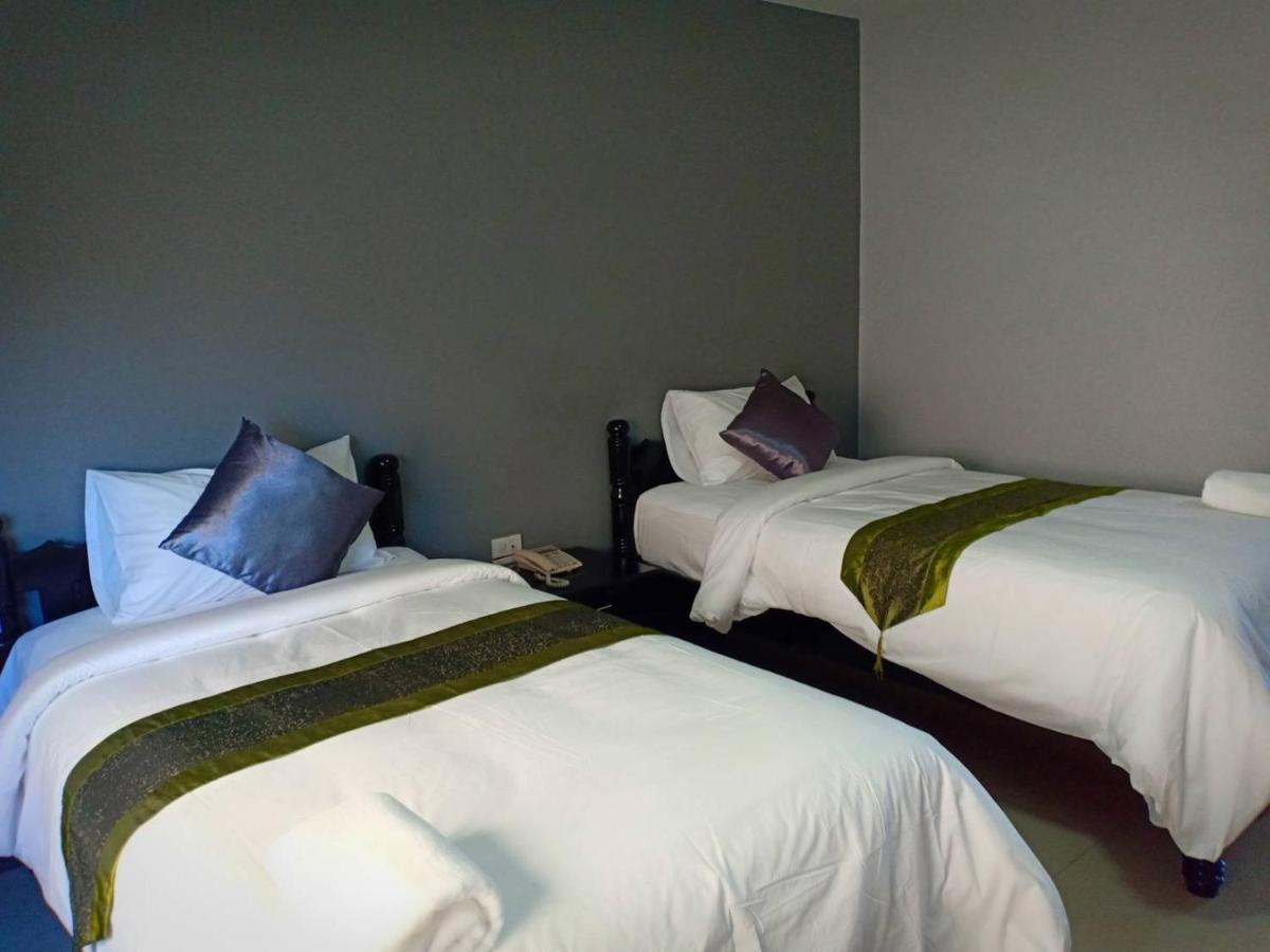Submukda Phoomplace Hotel Мукдахан Екстериор снимка
