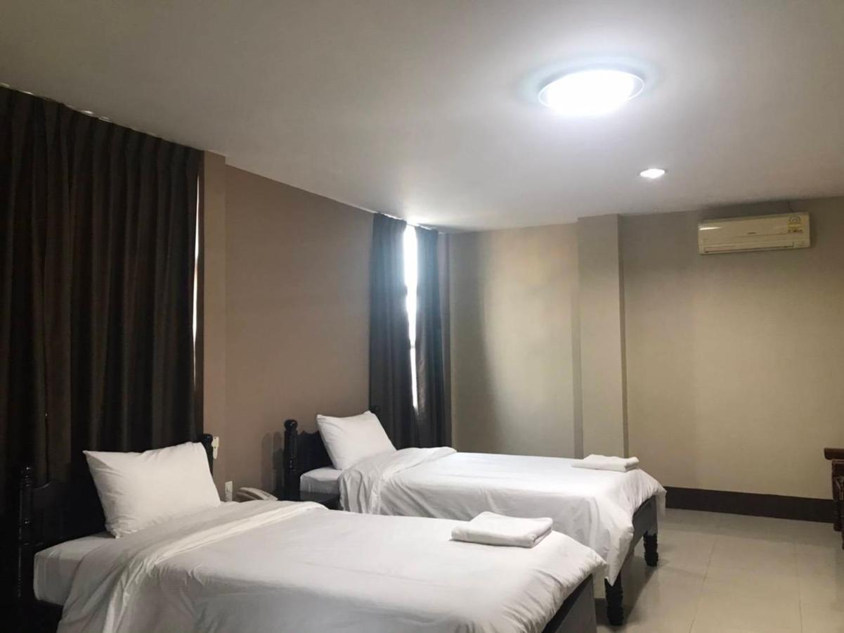 Submukda Phoomplace Hotel Мукдахан Екстериор снимка