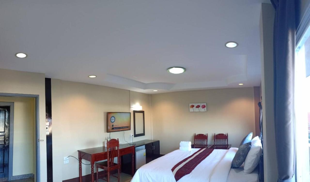 Submukda Phoomplace Hotel Мукдахан Екстериор снимка